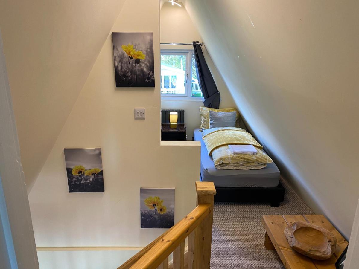 Widgeon Bespoke Cabin Is Lakeside With Private Fishing Peg, Hot Tub Situated At Tattershall Lakes Country Park Eksteriør bilde