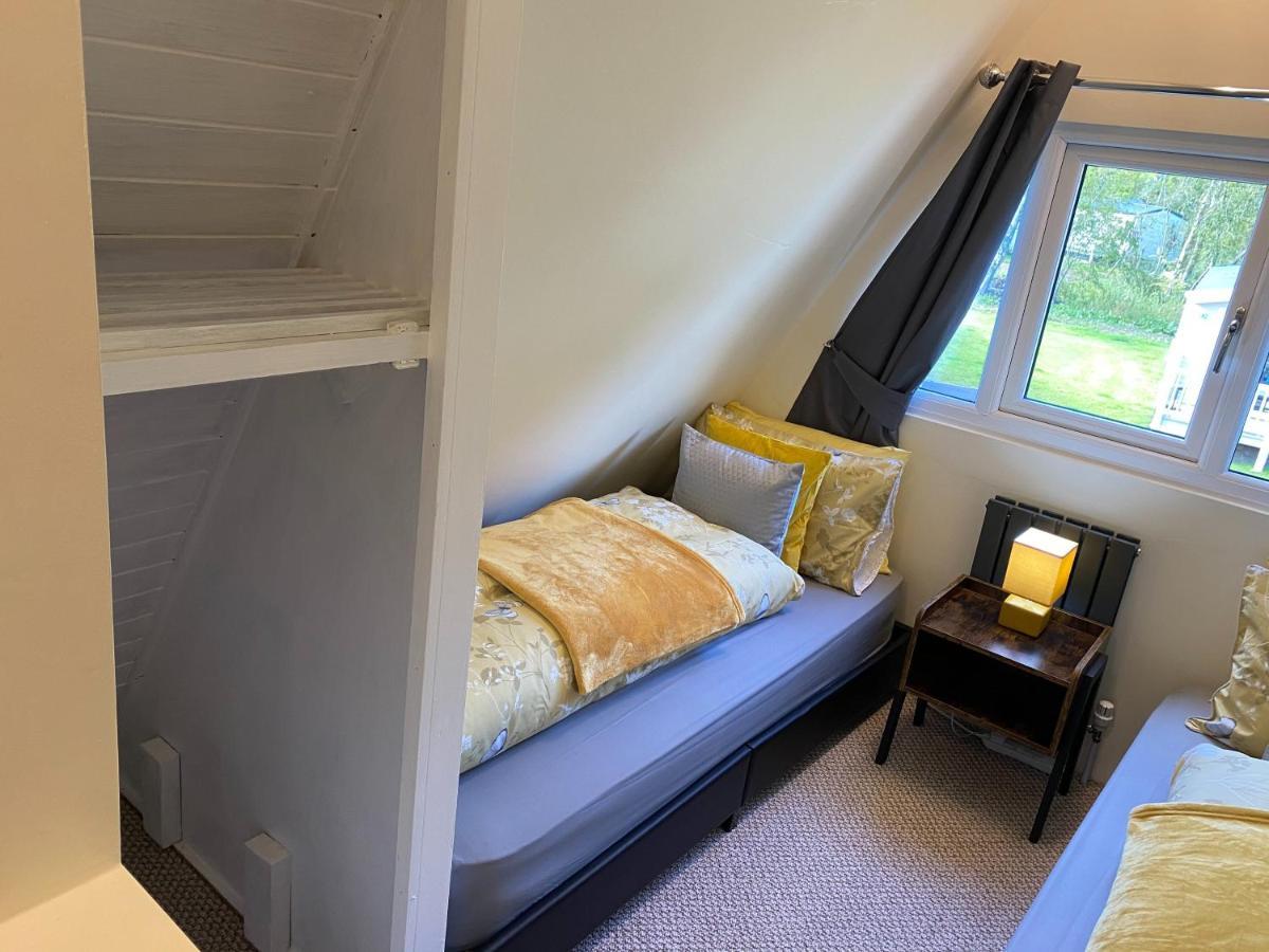 Widgeon Bespoke Cabin Is Lakeside With Private Fishing Peg, Hot Tub Situated At Tattershall Lakes Country Park Eksteriør bilde